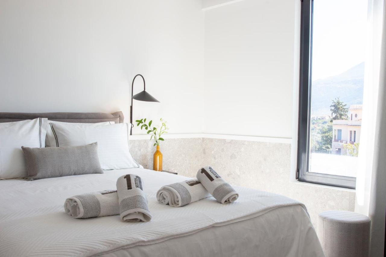 11Suites Aigio Exterior photo