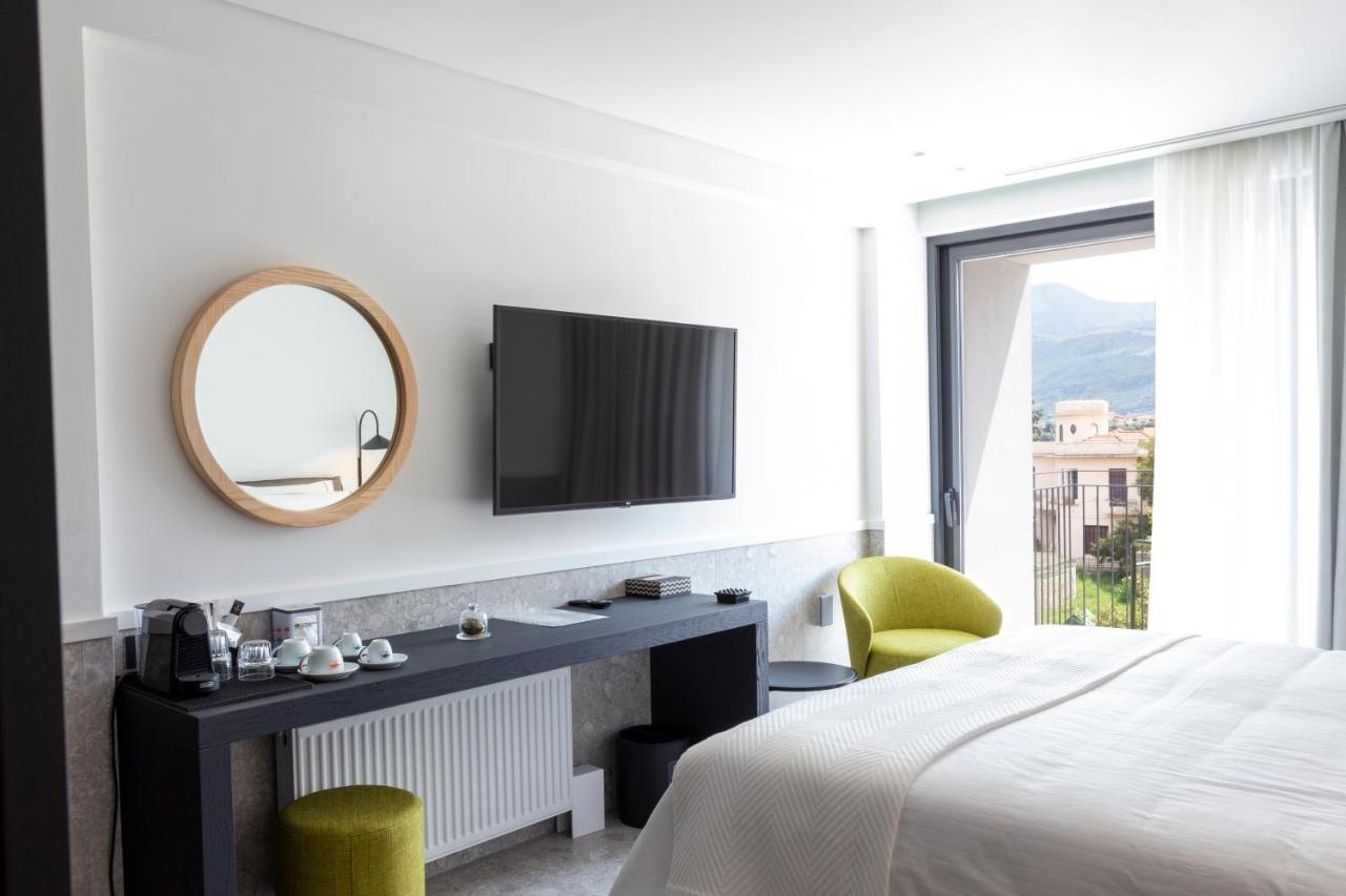 11Suites Aigio Exterior photo